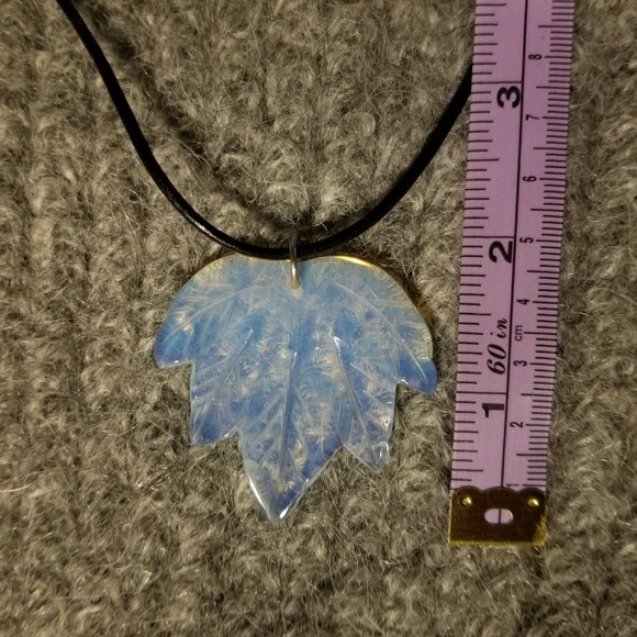 Opalite gemstone leaf pendant, NWOT, on black cord, artisan made, unisex - Picture 3 of 3
